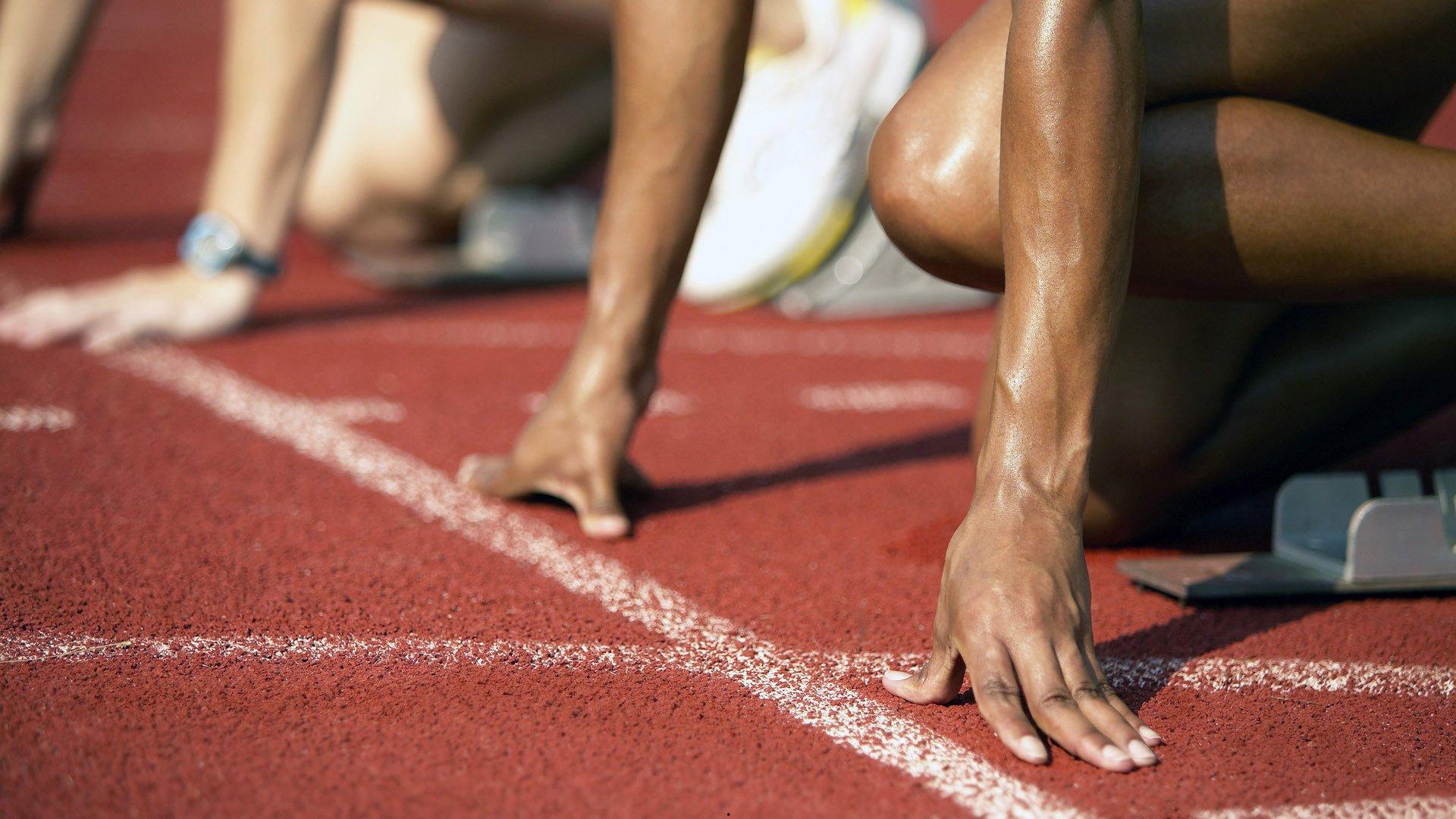 扬科维奇，过于尊重对手！半场故意不调整战术人员引发争议